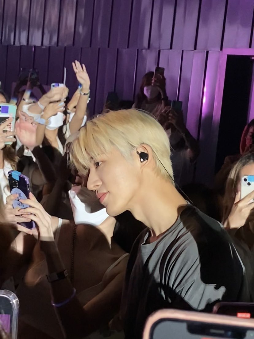 boredbinic's tweet photo. THIS IS HOW HANBIN LOOKS IN REAL LIFE??? https://t.co/1IBMpfcvZb