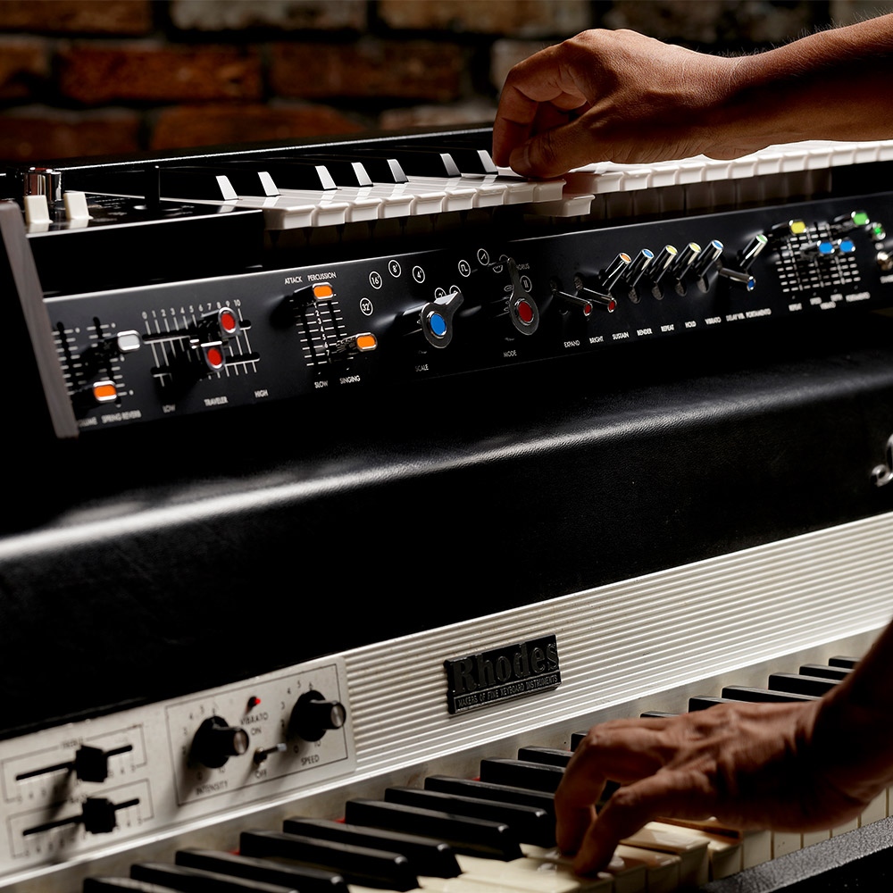 KORG_Official's tweet photo. Typically placed on top of a rig & ideal for fat dense analog sounds, the #miniKorg700FS is a monophonic synth that works great for leads and melodic passages.
Click for more info & where to grab one: https://t.co/bHfAUls0yW https://t.co/gb4Yns94NZ