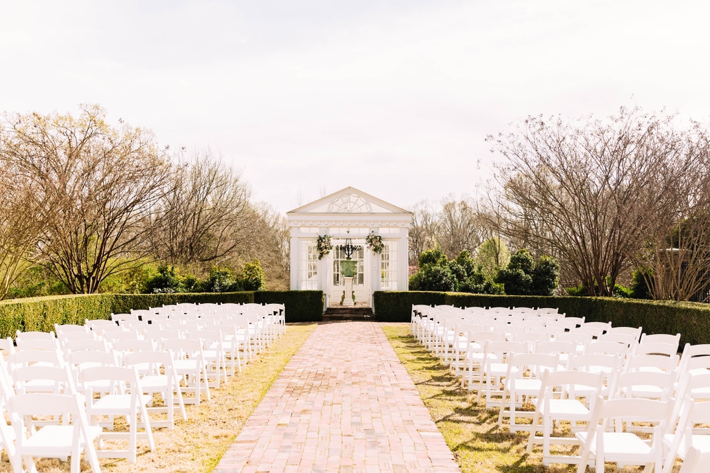 There's nothing that will give us goosebumps like seeing the Four Seasons Garden adorned with florals and decorations for a wedding day. This is where some of the sweetest moments happen. 🌿⁣
⁣⁠⁣
Venue ◦ <a href="/heartwoodhall/">Heartwood Hall</a>
Photographer ◦ Smash Studios