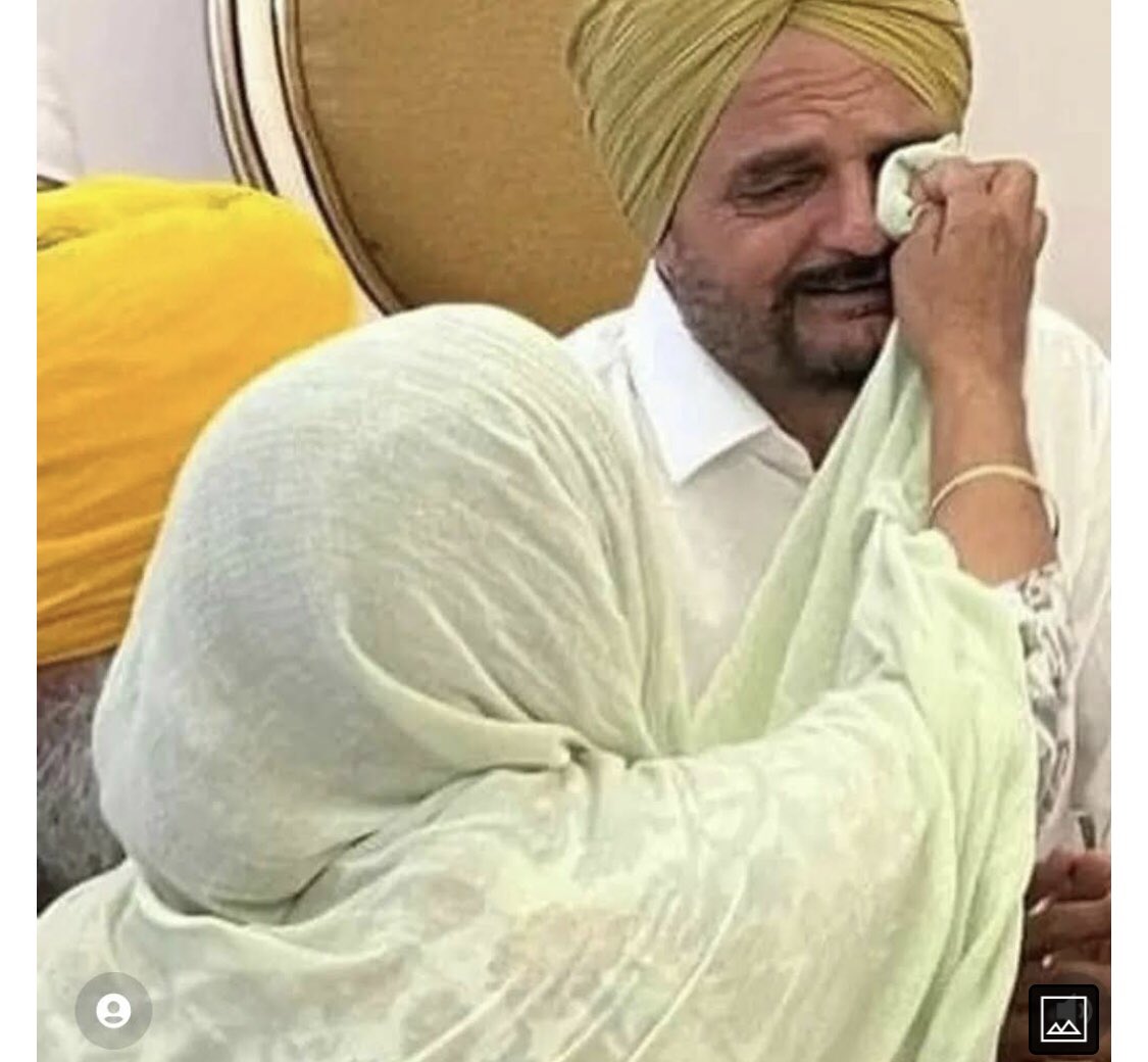 Harsimr11597145's tweet photo. We wished 2 see the change this wasn’t the change v wished for,Expose d person who leaked info abt his security,take action against d people behind his murder u can’t evn provide justice 2 them wt can u do for common people? #AAPFailingInMoosewalaJustice #JusticeForSidhuMooseWala https://t.co/2TvrPFqmtP