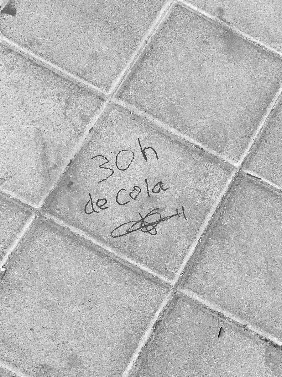 Seguimos sumando <a href="/RayoVallecano/">Rayo Vallecano</a> 👏
Desde la 1 de la madrugada haciendo cola + lo de ayer
#nuncaolvidaremos #PresaVeteYa <a href="/UnionRayoLive/">Union Rayo Live</a>