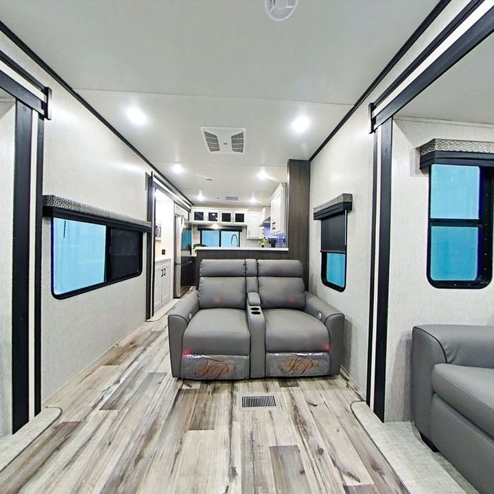 FunTownRV's tweet photo. Let the trails guide you to your destination🌎🌄
2022 Crossroads Hampton HP380RKS
$64,995 || $467/mo
⭐️Sleeps 4
⭐️4 Slides
⭐️Dual Entry
⭐️Outside Speakers
Shop Now:https://t.co/74LyTirbGs
#adventure #rv #vanlifediaries #destinationtrailer https://t.co/74a3IcrgHE