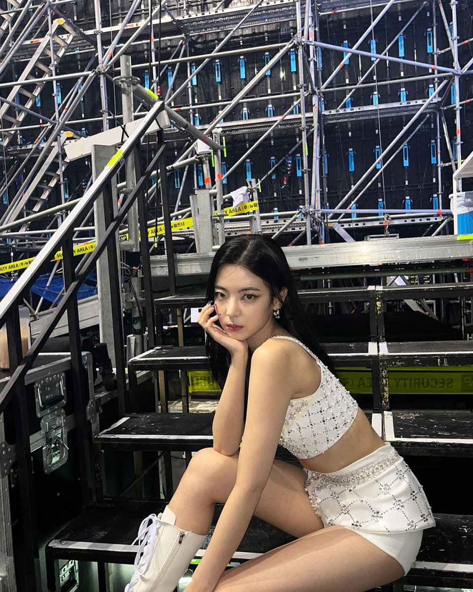 lia pics tweet media