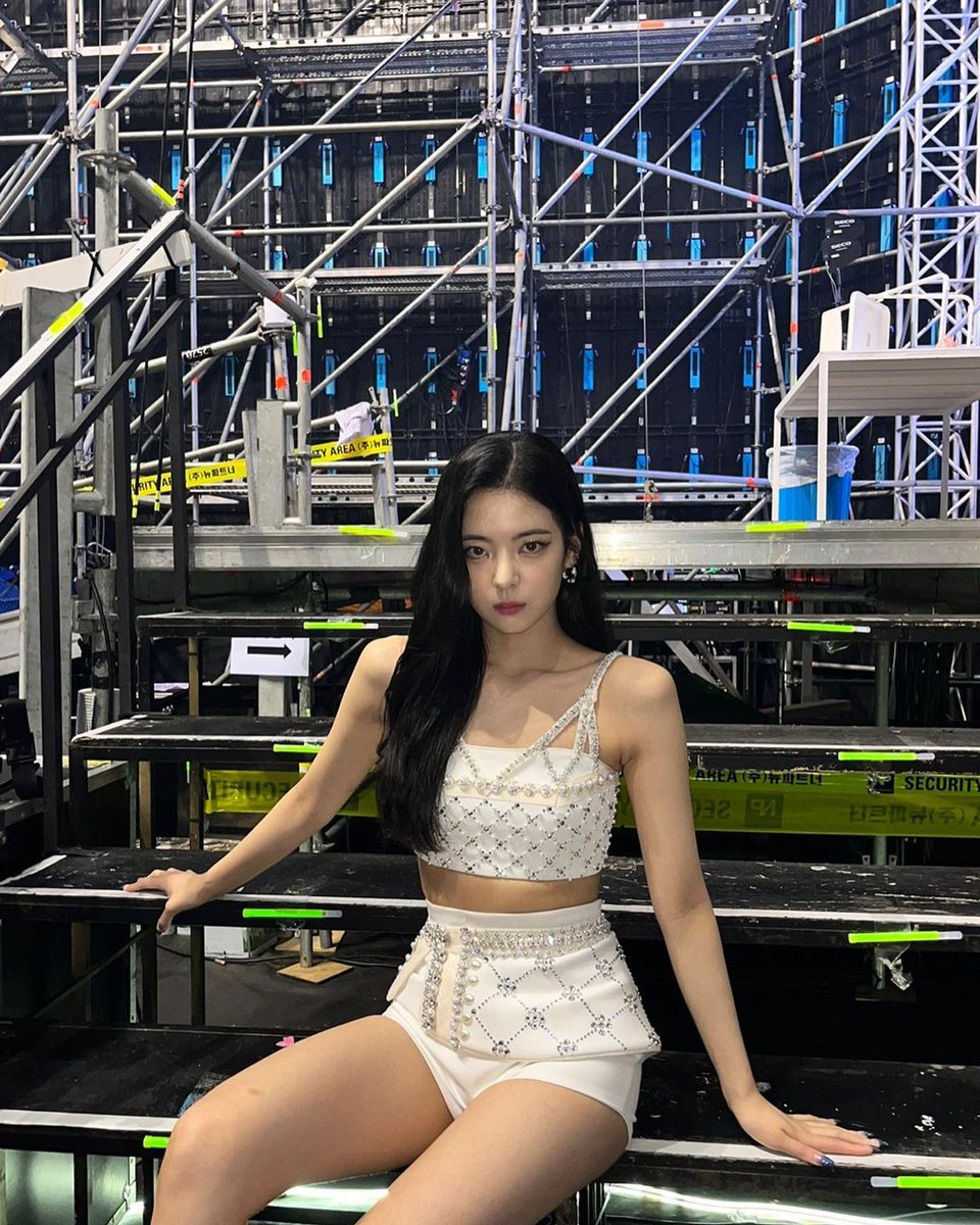 lia pics tweet media