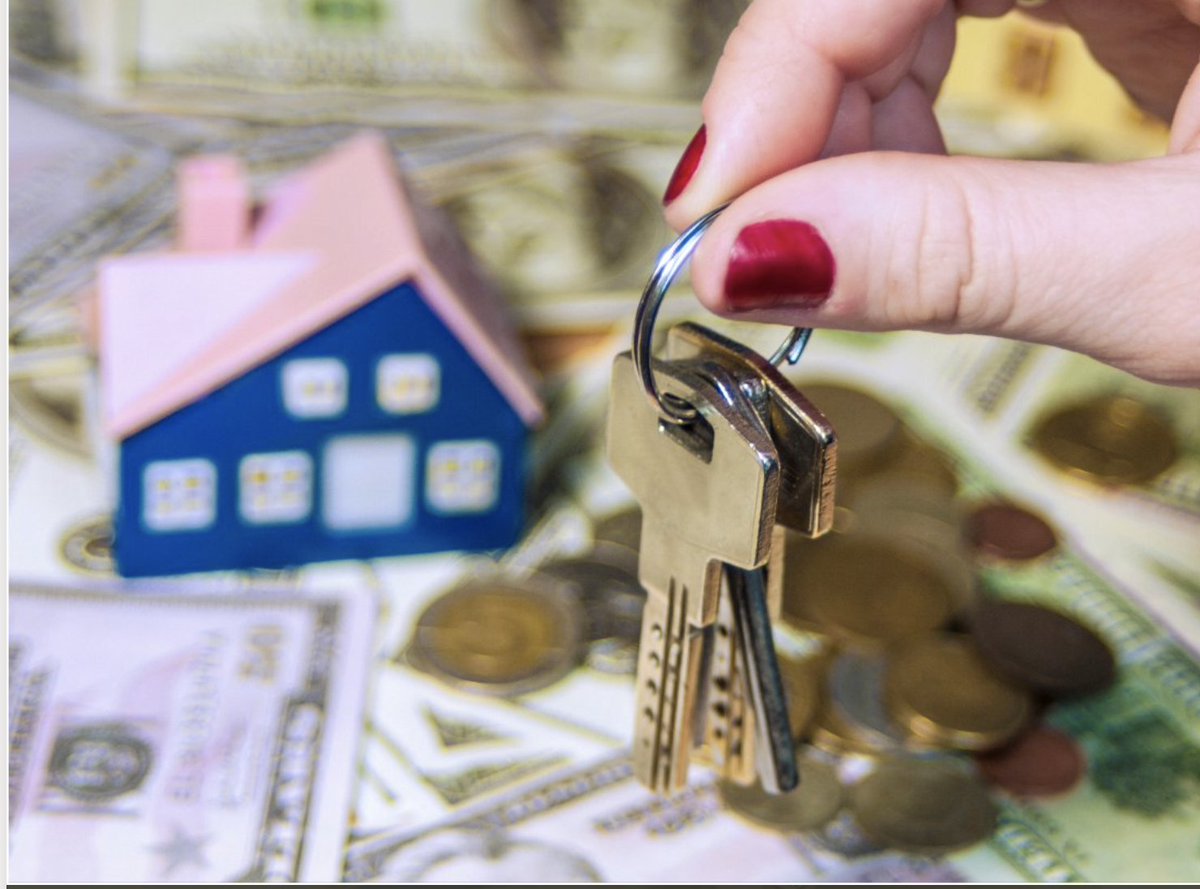 FBIBoston's tweet photo. As some students scramble to find housing as they head back to school, #FBI Boston has an important warning about a spike in rental/real estate scams that cost consumers more than $350 million last year. Learn how to protect yourself: https://t.co/VYPrs2kAf9 https://t.co/NVbHq9h4Vp
