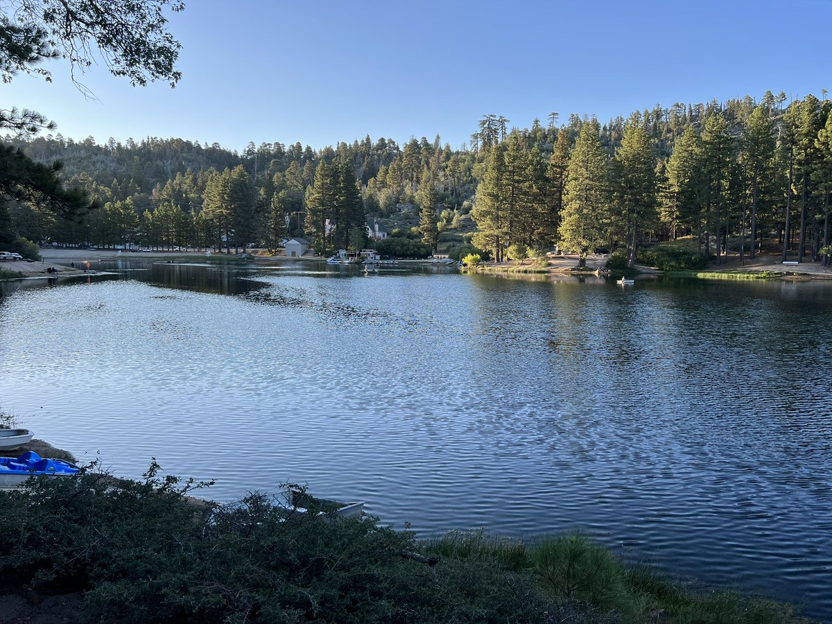 dansalzman1's tweet photo. Perfect crisp morning walk by our beautiful little lake in the mountains.  Peaceful getaway! https://t.co/qhPOYj7bwL