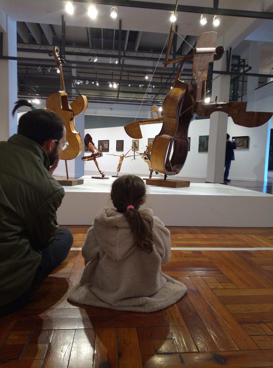 #MNAV #LaOrquesta La posibilidad de detenernos unos minutos para ver, compartir y conocer mejor algunas de las obras más destacadas de nuestro acervo, como el conjunto escultórico "La Orquesta" (1997), realizado por Wifredo Díaz Valdéz. 
<a href="/MEC_Uruguay/">Ministerio de Educación y Cultura</a> <a href="/CulturaMEC/">Cultura MEC</a> <a href="/MuseosUruguay/">Museos del Uruguay</a>