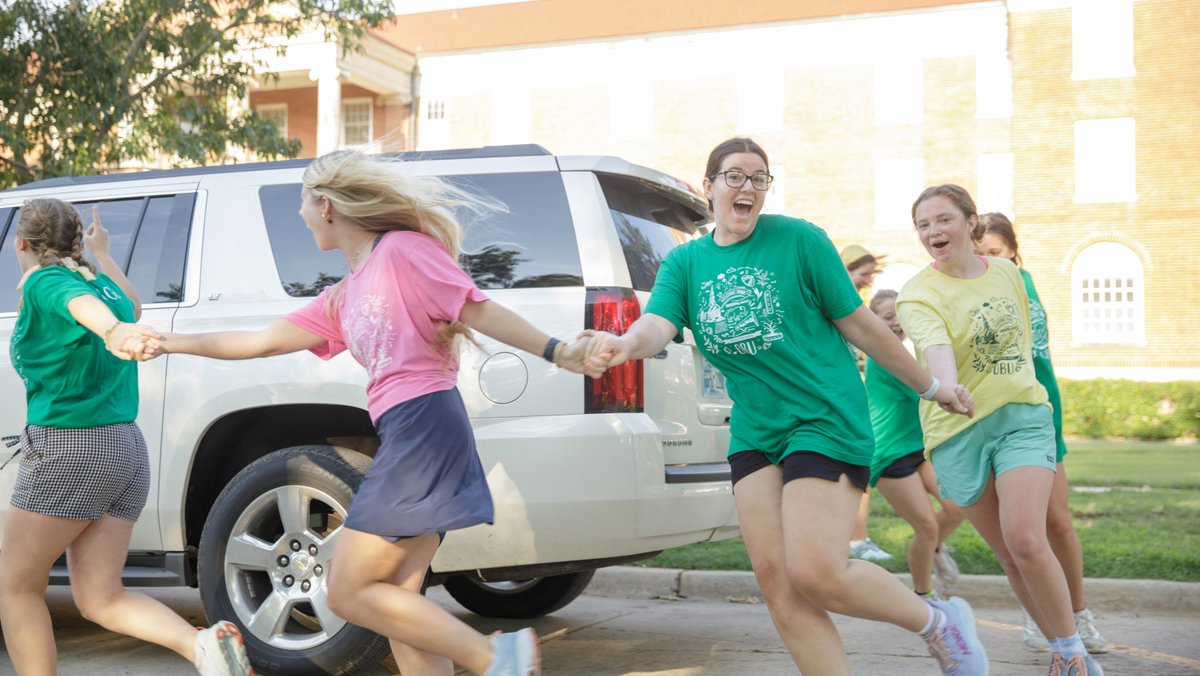 obunews's tweet photo. Welcome Week is the most wonderful time of the year on Bison Hill! Check out our photo album on the OBU Facebook page for daily additions of photos from this week's top events. Zip! Bang! OBU!!! #obuww #obubison #obufutureshapers https://t.co/skc2YPB7Rw