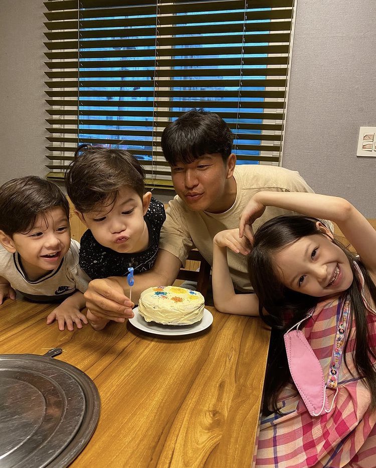 geonhoopage's tweet photo. our baby is now 5🥹🥹🥳🤩 so so happy to see him grow up well and continue being the little cutie he is hehe

🥑!!!HAPPY BIRTHDAY GUNHOO!!!🥑 https://t.co/cbmh7SZJmS