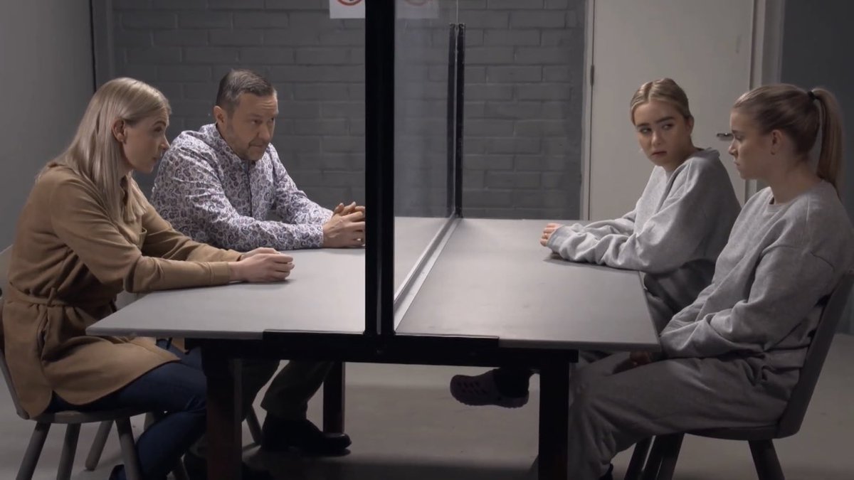pmoaw0's tweet photo. Mira e Viola na fase OITNB, tá sendo melhor do que, eu esperava. #Miola https://t.co/d5cM3ljioS