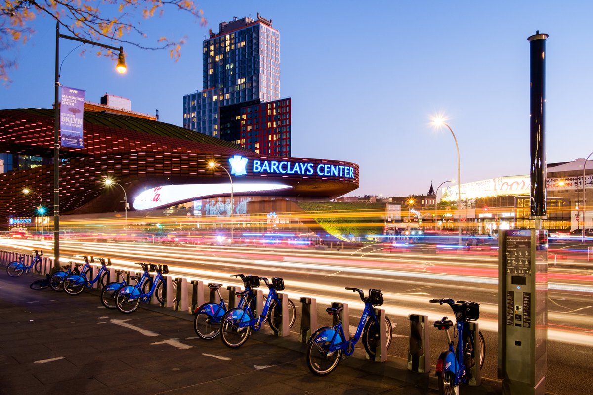 HubkeepApp's tweet photo. Say what you want about @CitiBikeNYC, but they make for some pretty damn nice street photos. https://t.co/lTbq1W15fu