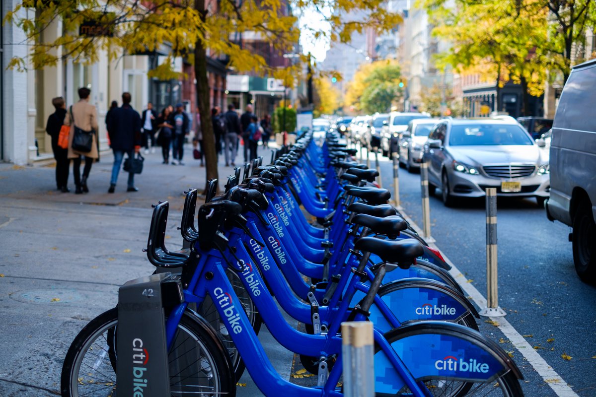 HubkeepApp's tweet photo. Say what you want about @CitiBikeNYC, but they make for some pretty damn nice street photos. https://t.co/lTbq1W15fu