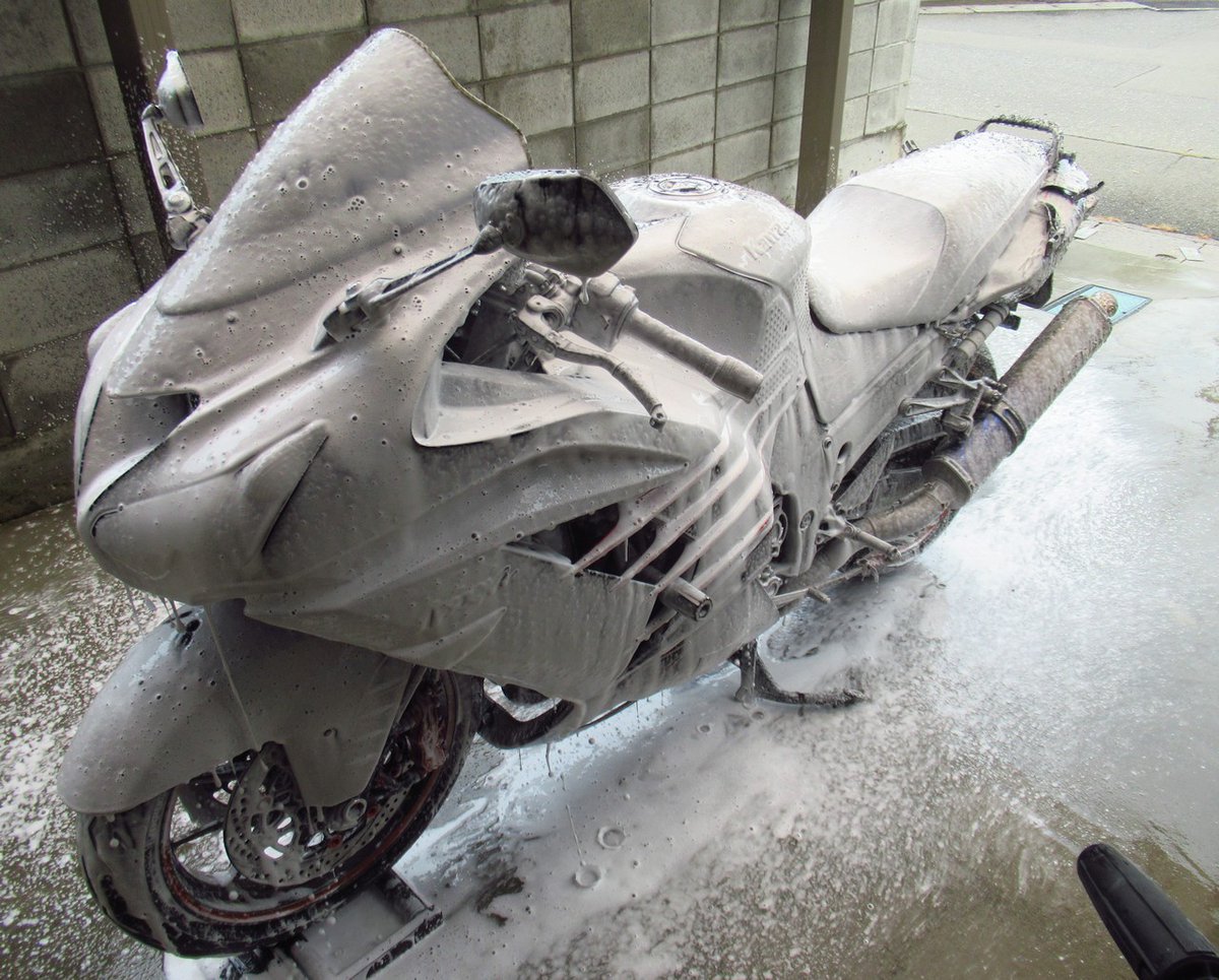 ko_chu_nen's tweet photo. 「洗車」と「皮剥き」 https://t.co/H2oGEKm5fx #r_blog #ツーリング #14R #クネクネ #ワインディング #プレクサス #ROADSMARTIIIS #ROSSOCORSAII #ふるさわ #北茨城 #山桜 https://t.co/j2j68KBY4x