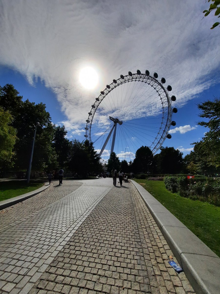 yeschooluk's tweet photo. We are here one more time  #LondonEye https://t.co/BloYL4Jbmw