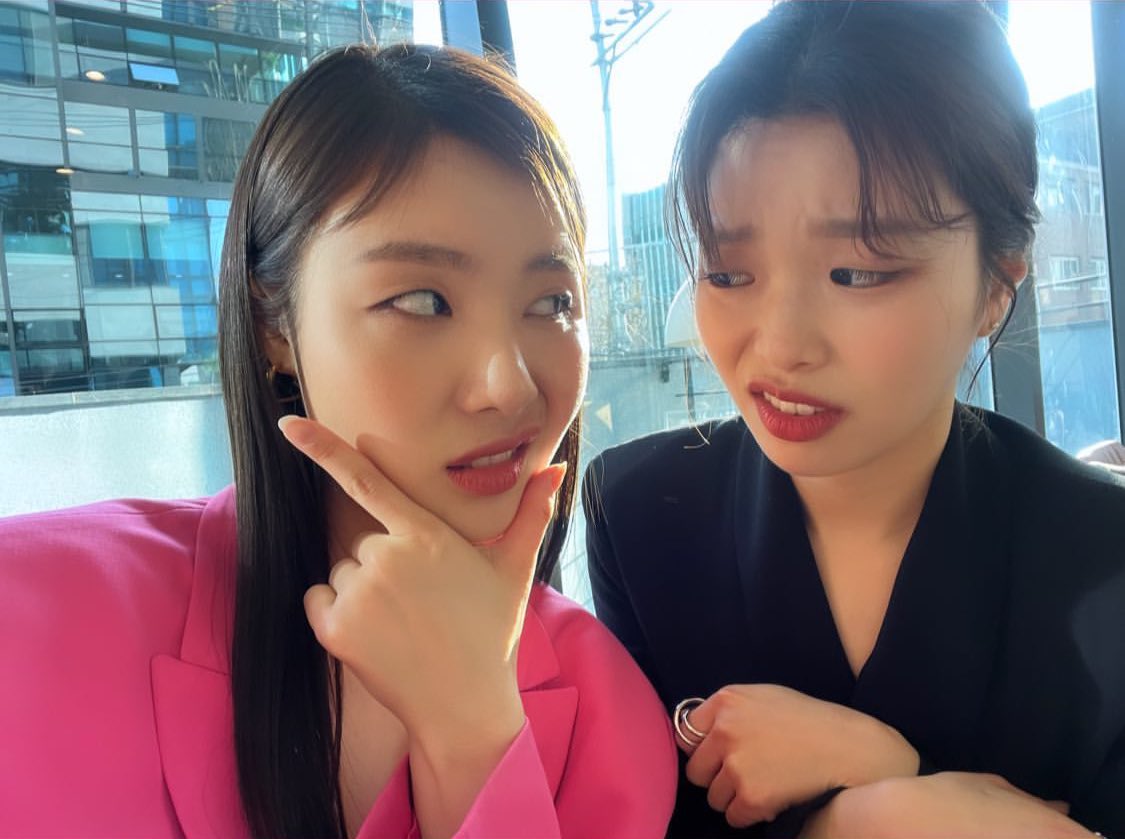 olalha__'s tweet photo. 솨굥의 표정이 똑같은 사진을 좋아하는 편 ˃ᴗ˂ 💗 https://t.co/mMad10k5lM