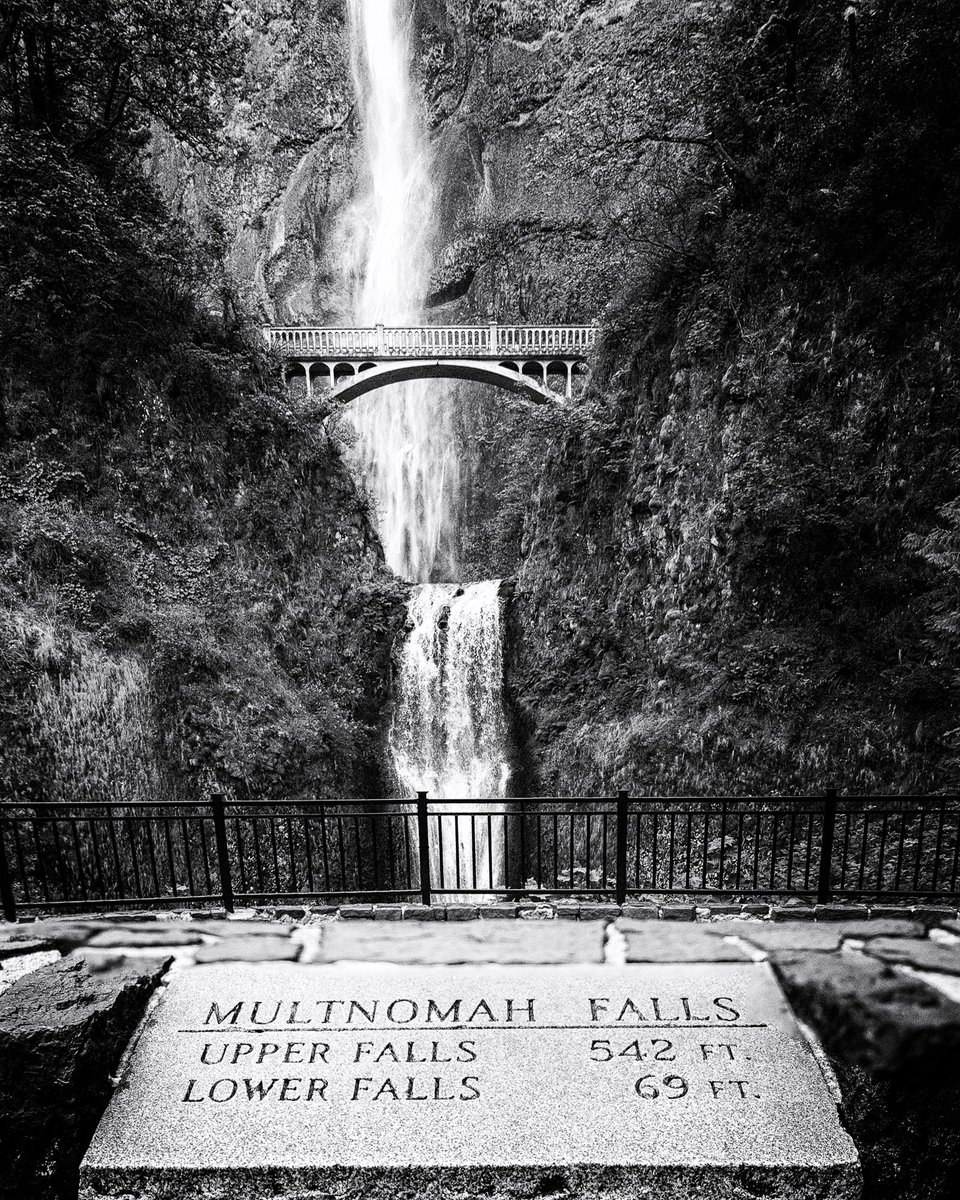 Robbinsdar's tweet photo. #MultnomahFalls #Oregon https://t.co/zzpHfndZa4