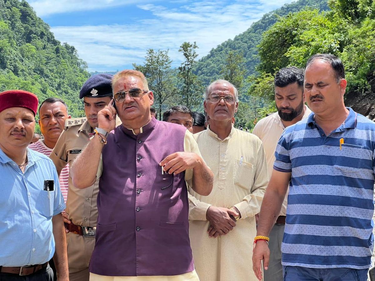 ganeshjoshibjp's tweet photo. आज आपदा प्रभावित क्षेत्र सरखेत पहुंचकर राहत एवं पुनर्निर्माण कार्यों का जायज़ा लिया और अधिकारियों को पुनर्निर्माण कार्यों में तेजी लाने के निर्देश दिए। पुनर्निर्माण कार्य पूर्ण होने तक आपदा प्रभावित परिवारों को सुरक्षित स्थानों पर रखा गया है। https://t.co/32heIFkAly