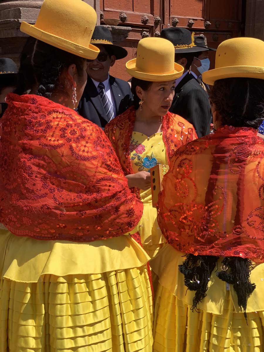 superpruso's tweet photo. E per la festa si vestono così. Vi amo proprio. 
#Peru #lonelyplanetitalia https://t.co/6NYQLuPmF0