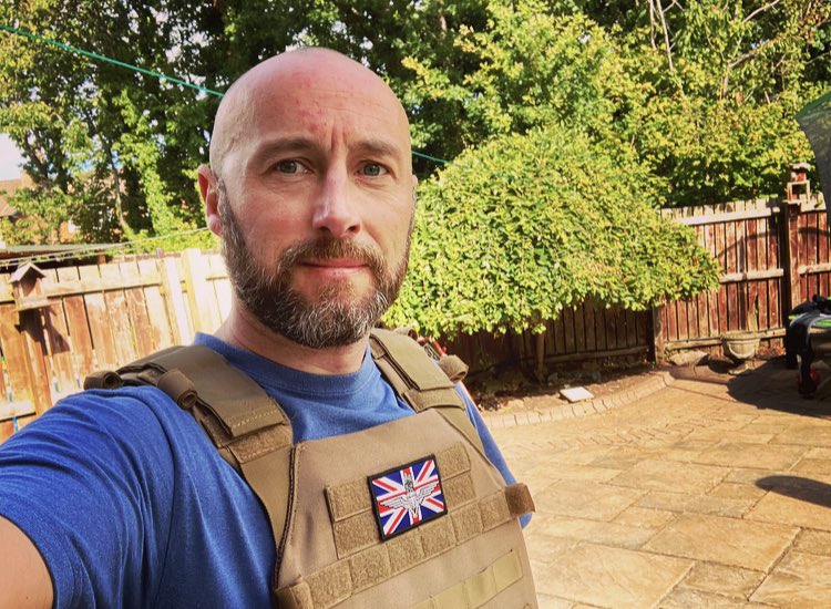 DavidBeech1980's tweet photo. 1 mile best effort / 200 squats / 100 press ups / 3 mins bagwork #backyardworkout https://t.co/nJJQJ0XbRw