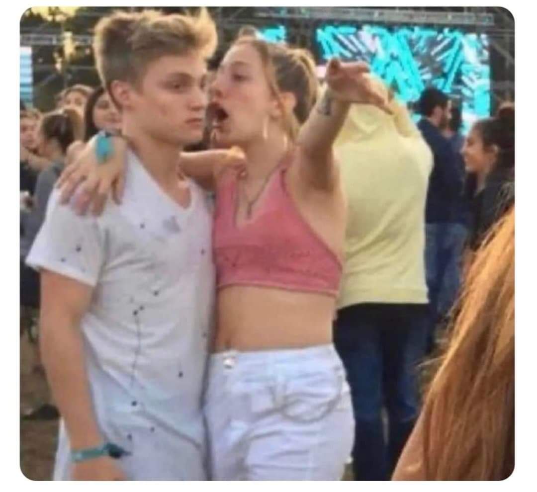 BRO THIS BAND RIGHT THERE SUPPORTED NOTHING BUT THIEVES AND THEY'RE SO FUCKING GOOD YOU SHOULD LISTEN TO THEIR ALBUM CALLED TERRIBLE TOWN YOU'LL LOVE IT THEY'RE AWESOME THEY'RE CALLED AIRWAYS