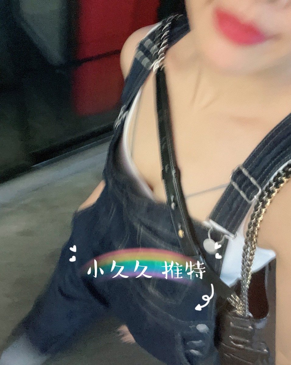 晚风吹的还挺舒服的，身边就缺个手挽手的 https://t.co/wSzYrxYJrj