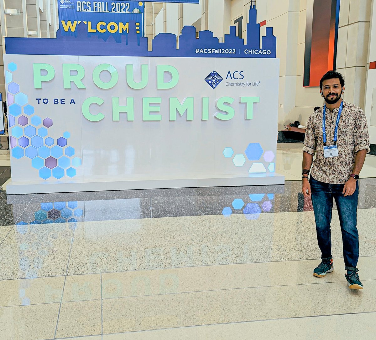 KohulanRajan's tweet photo. Mandatory #ACSFall2022 photo!
Walking around the convention center will fulfill my daily steps goal I feel 😬
And tomorrow will be the #Decimer day see you all at Marriott Marquis McCormick place! https://t.co/2a7b8nTUmw