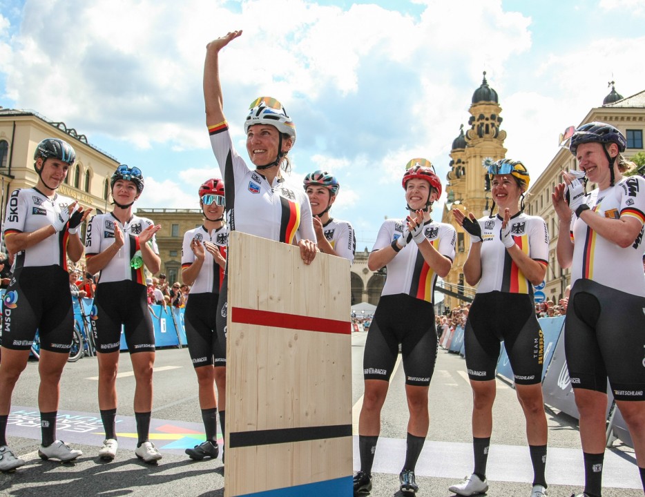 german cycling (@wirsindradsport) on Twitter photo ❤️ DANKE LISA! ❤️
📰 tinyurl.com/Danke-Lisa-Bre…
____
#WirSindRadsport #Strassenradsport #Rennrad #uec #european #championships #Munich2022 #backtotheroofs #lastrace #abschied #dankbar
<a href="/uec_cycling/">UEC Cycling</a> <a href="/munich2022/">Manuel Fassl</a> <a href="/teamdeutschland/">teAM Deutschland</a> <a href="/sporthilfe/">Sporthilfe</a> ❤️ DANKE LISA! ❤️
📰 tinyurl.com/Danke-Lisa-Bre…
____
#WirSindRadsport #Strassenradsport #Rennrad #uec #european #championships #Munich2022 #backtotheroofs #lastrace #abschied #dankbar
<a href="/uec_cycling/">UEC Cycling</a> <a href="/munich2022/">Manuel Fassl</a> <a href="/teamdeutschland/">teAM Deutschland</a> <a href="/sporthilfe/">Sporthilfe</a>
