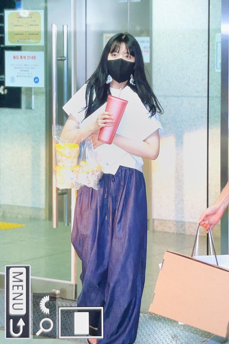 picnic0420's tweet photo. 220821 퇴근 프리뷰

2달간 정말 고생많았어👍

#지수연 #위키미키 https://t.co/tnrQIbmODe