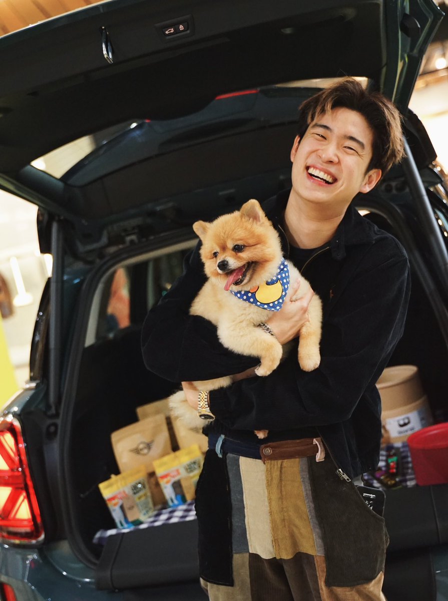 ใครน่ารักกว่ากัน คน หรือ น้องหมา ? 
เลือกตอบแบบจริงใจได้เพียง1 ข้อ เท่านั้น!

#MINIExpo2022 #AllYouNeedlsBigLove #BIGLOVE #MINI #MINITH