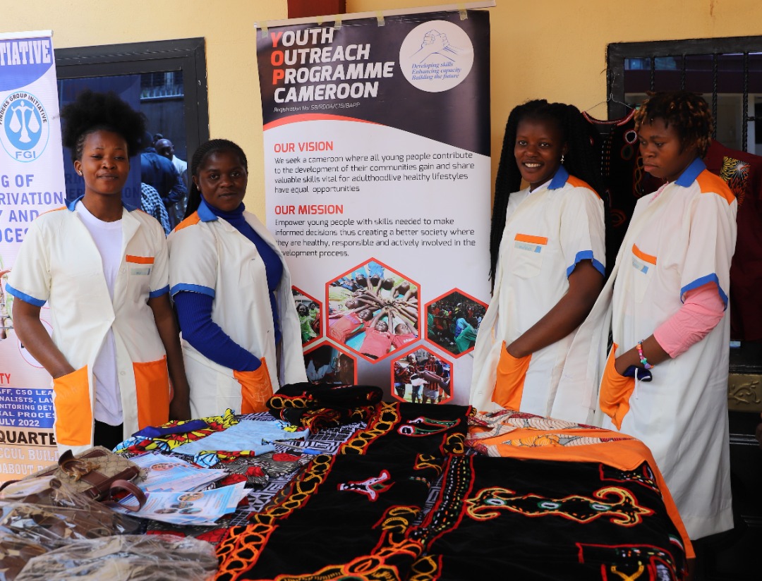 OchaCameroon's tweet photo. In Bamenda, #WorldHumanitarianDay was celebrated with numerous sports activities, exhibitions, and a large celebration, including music, performances, and dancing.

#ItTakesAVillage of humanitarians to deliver life-saving assistance every hour of every day. https://t.co/3dd3oCOO0S
