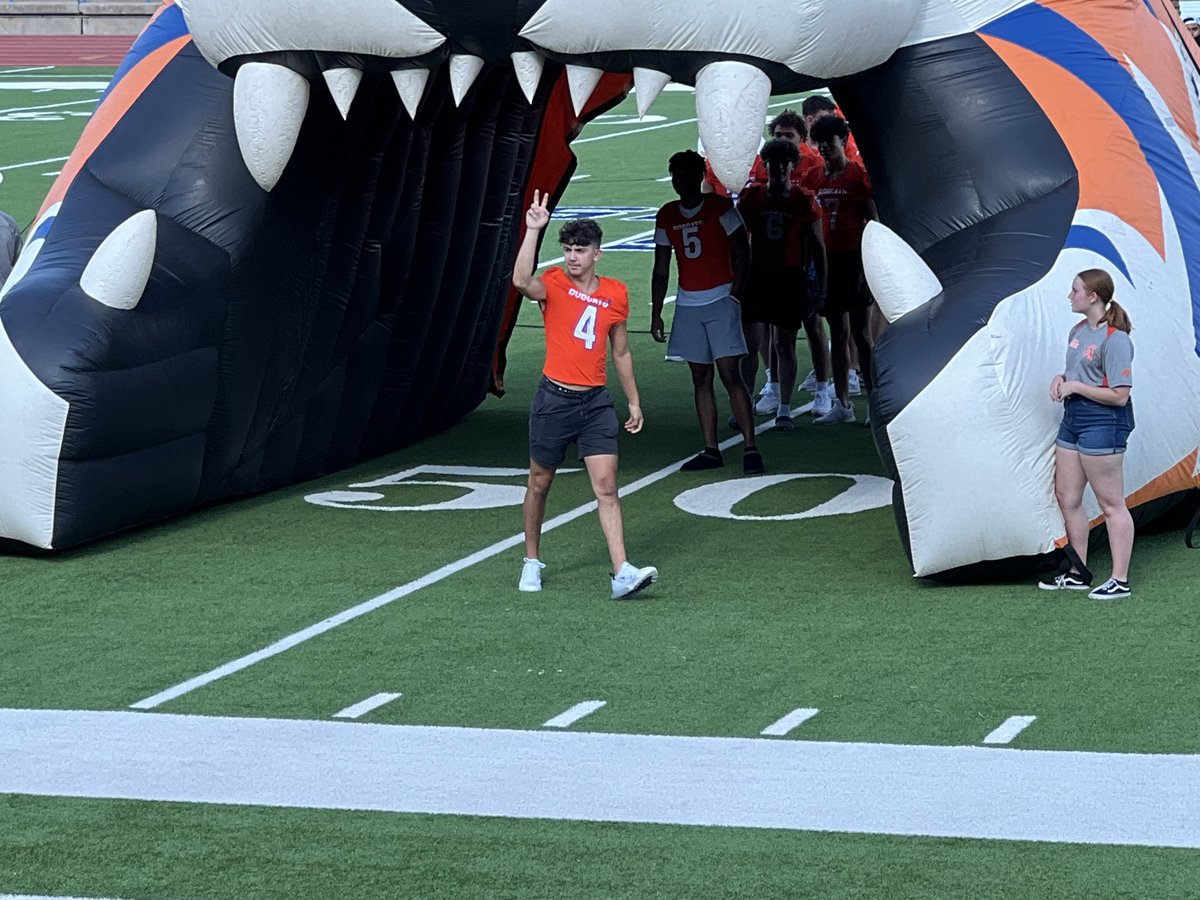 Happy 18th birthday, Cedric! We are so proud of you! 🎉🏈 <a href="/CedricFuentes21/">Cedric Fuentes</a>