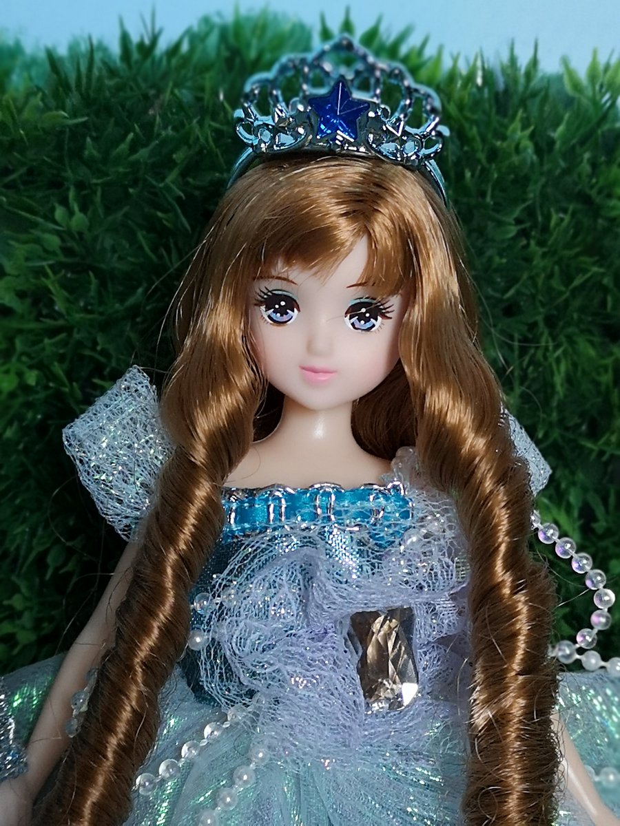 X-এ Lady Luna of Lilac Grove: 