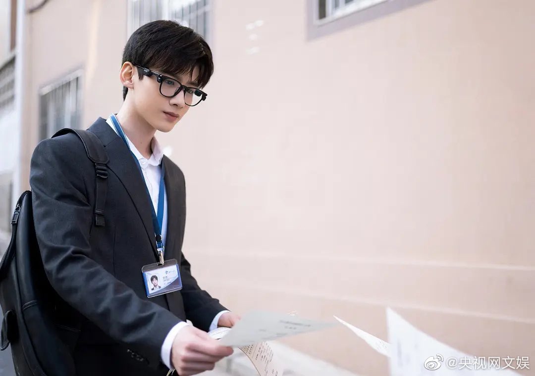 baijingting_th's tweet photo. 220821 CCTV Entertainment Weibo 

ตัวละครที่ปลอมตัวเก่งหนึ่งในนั้น มีเสี่ยวไป๋จากซีรีส์เรื่อง #TargetPerson #目标人物 ในบท“ห่าวหราน”เขาผู้อ่อนโยนและน่ารักในเวลากลางวัน กลายเป็น "นักล่าเงินรางวัล" ในเวลากลางคืน ดูได้ที่ Mango TV (เป็น vip นะคะ)

#白敬亭 #BaiJingting #ไป๋จิ้งถิง https://t.co/RNWY0vmJ5S