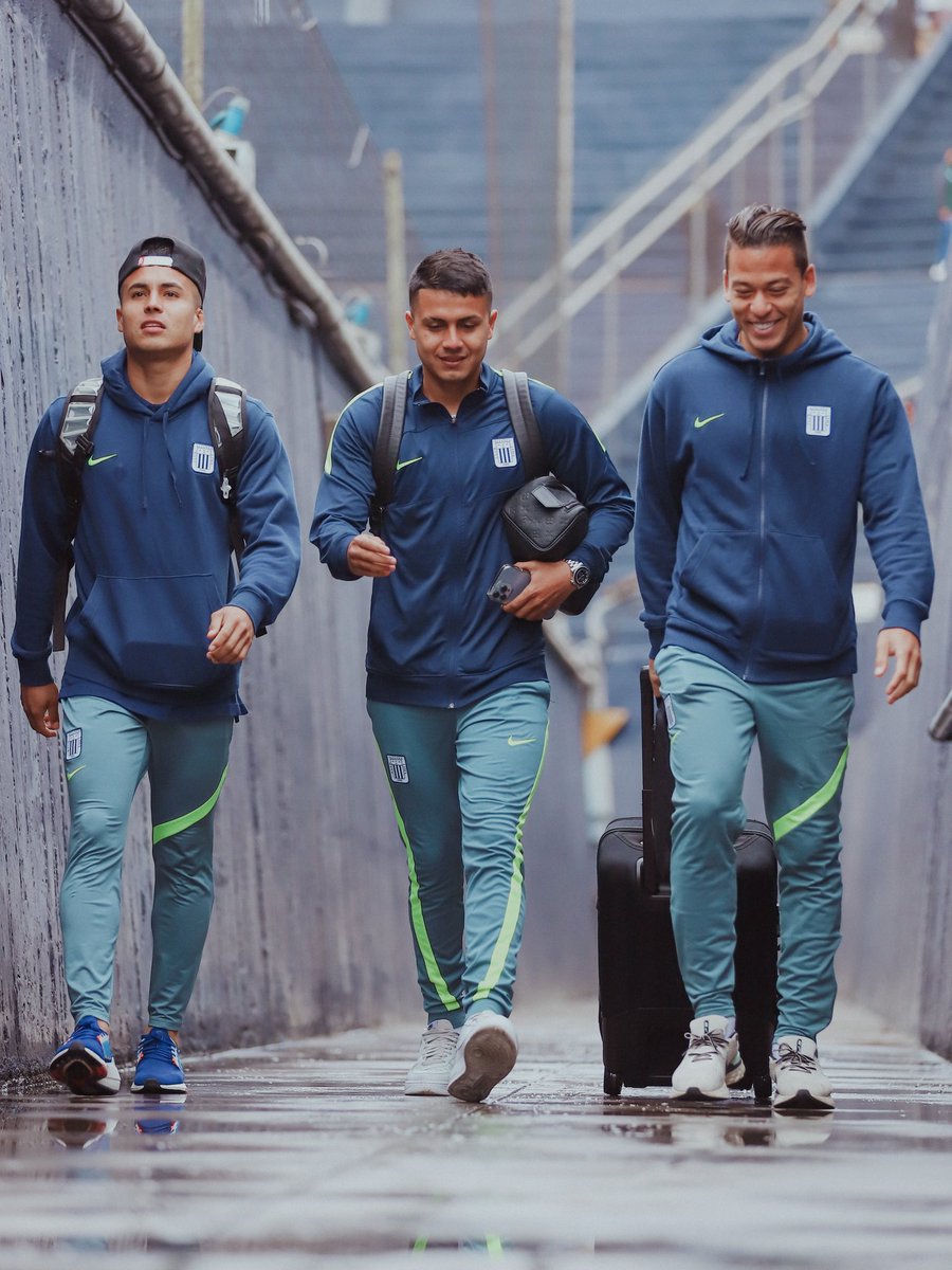 ClubALoficial's tweet photo. ¡𝗦𝗔𝗟𝗜𝗢́ 𝗟𝗔 𝗠𝗘𝗝𝗢𝗥 𝗕𝗔𝗡𝗗𝗔!💙

#ContigoSiempreBlanquiazul https://t.co/6GeMwaBZge
