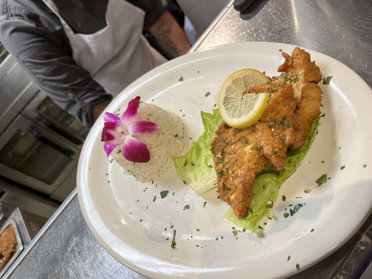 Slimee_Lowkey's tweet photo. My mother opened up a Black Owned Soul Food Restaurant in new haven, Ct need everybody to tap in, share etc ‼️‼️‼️ Great eats whatever you need https://t.co/d4j7yyp0hG