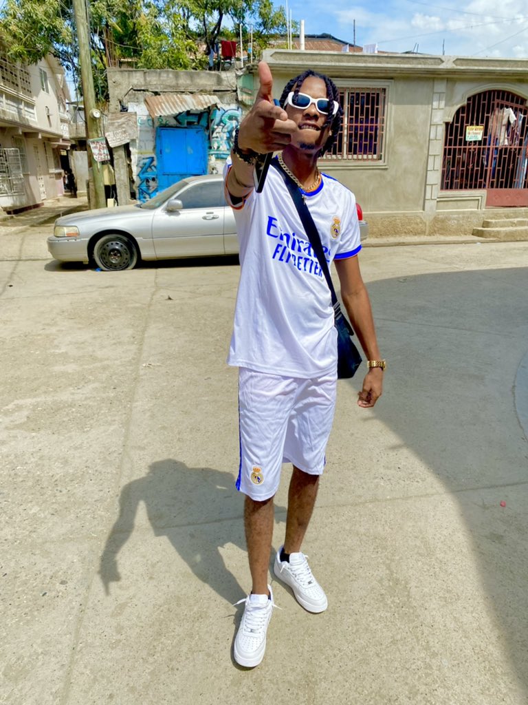 Steezy06e's tweet photo. HAITIAN DRAKE.📌📌📌
#TobyAnbake
#VibeSouVibeDaMixtape
#AnbakeStyle
#TeamAnbake ❤
https://t.co/YTts6EUN6k
https://t.co/lAggq4lUsh
https://t.co/hL8YxmmMRt
https://t.co/4z3PhKNuM5 https://t.co/NQwN9VDkqh https://t.co/NBwttrNaqM