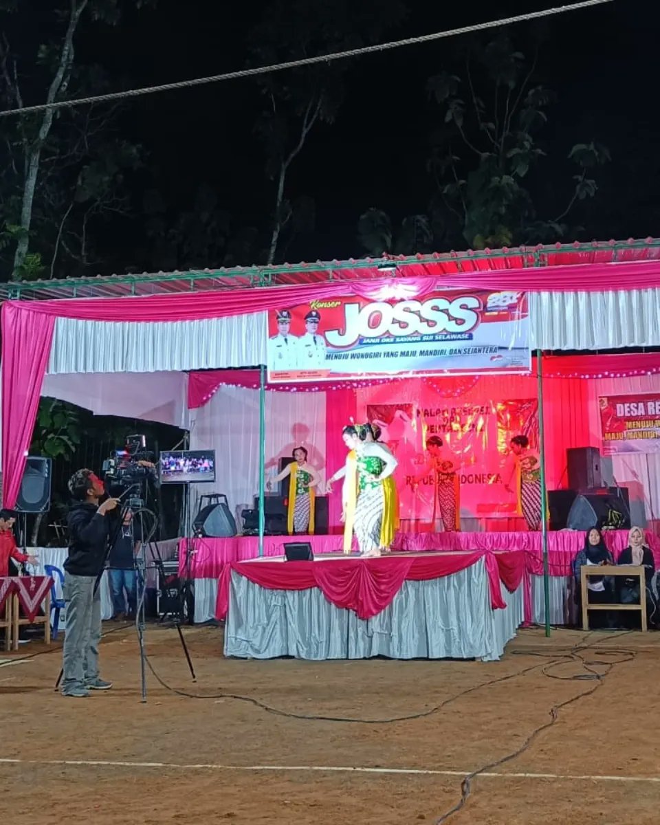 DesaRejosari's tweet photo. Malam resepsi dan pentas seni Désa Rejosari dalam rangka HUT RI KE 77 https://t.co/xbTLYhwf1M