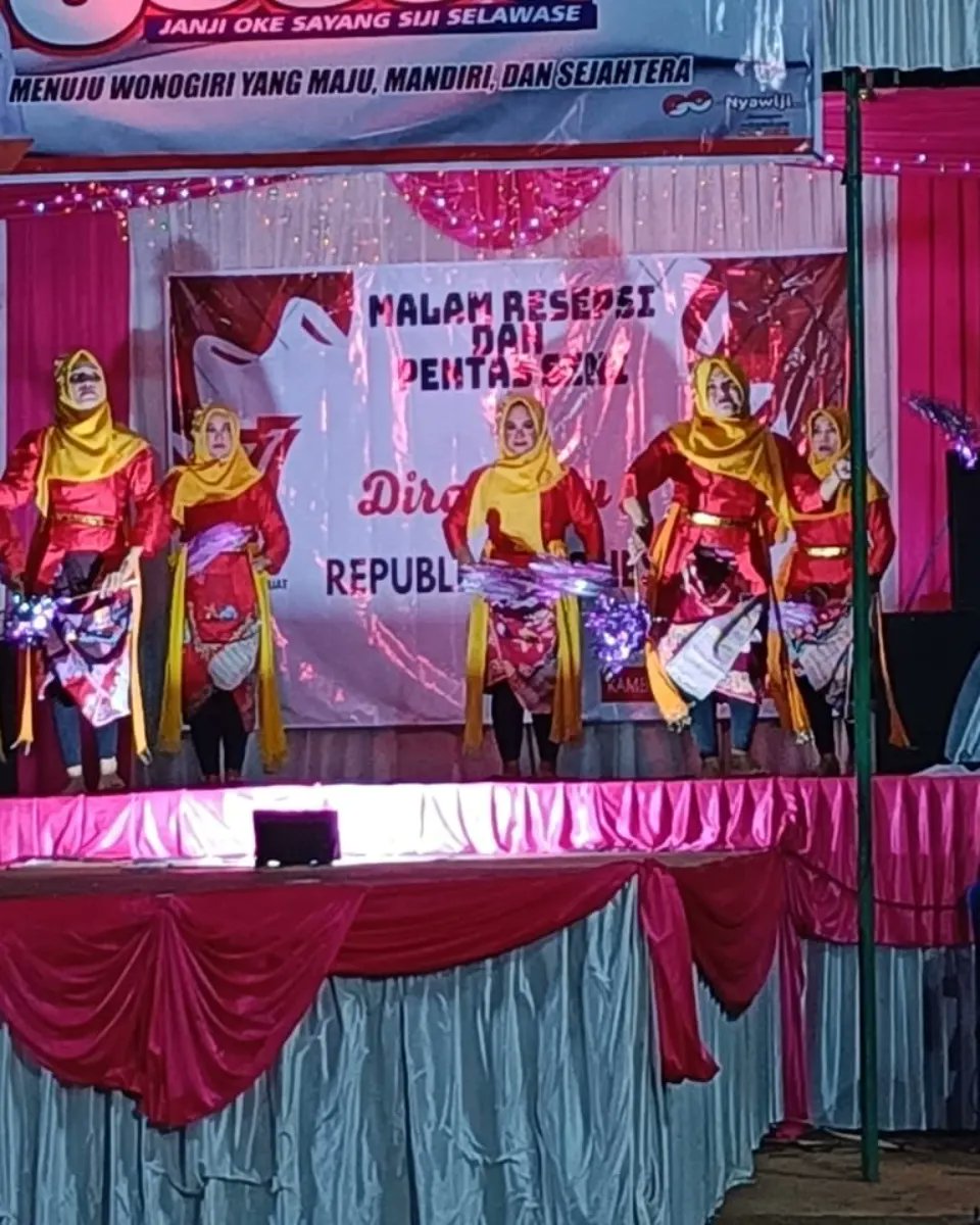 DesaRejosari's tweet photo. Malam resepsi dan pentas seni Désa Rejosari dalam rangka HUT RI KE 77 https://t.co/xbTLYhwf1M