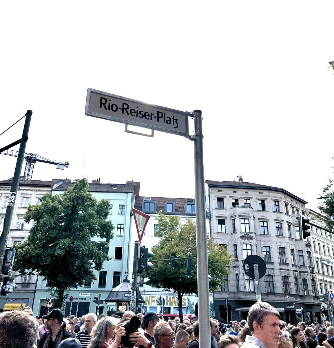 Frau Roth ist auch schon da. #rioreiserplatz #kreuzberg