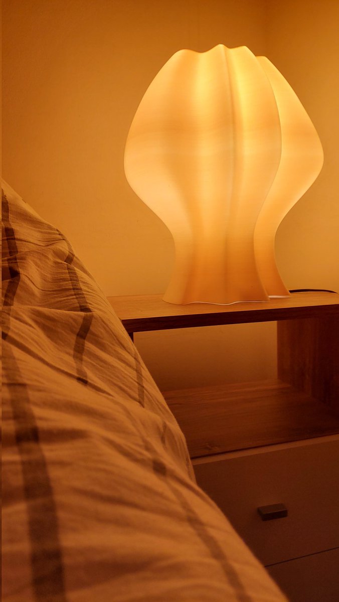 yolegmma's tweet photo. Creo que capturado un rayito de Sol♡
Loving my work, living my designs♡
#homesweethome #industrialdesign #velador #ecolamp #biomaterial #womanintech #yolegmma #iluminacionsustentable #buenosaires #argentina🇦🇷 https://t.co/Lq4P8YX2hT
