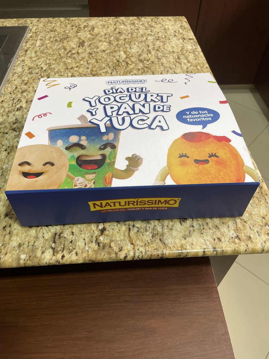 juancarreno_'s tweet image. Un Juanito feliz porque ayer me llegó este detalle de @Naturissimo por mañana 22 de agosto ser el Día del Yogurt y Pan de Yuca y estoy amando cada cosa porque esta super cool 🫶🏼🫶🏼 amo a mi Yogui porque esta chiquito como yop así que aquí somos team yogurt