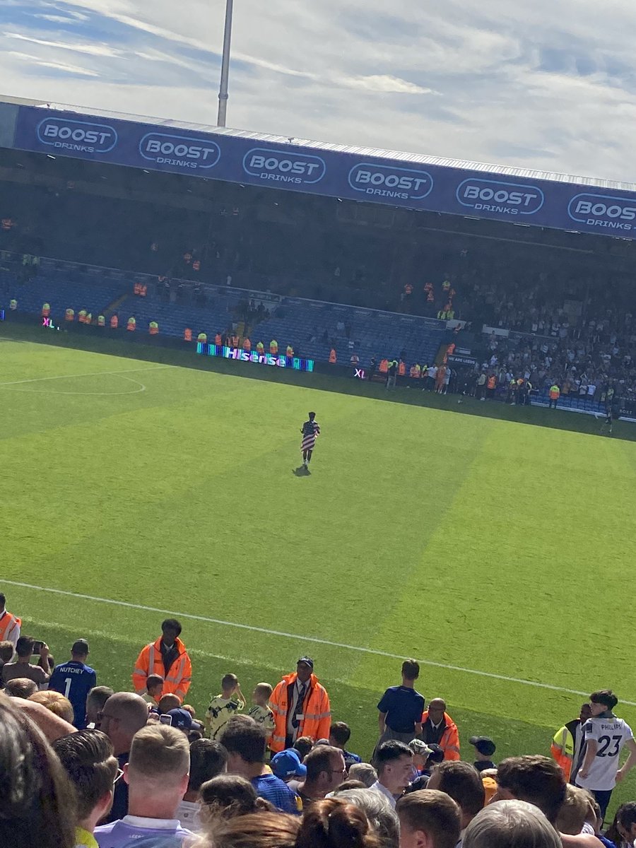 Dan_Hardy02's tweet photo. USA USA 🇺🇸 #lufc https://t.co/3DuqwsJMda