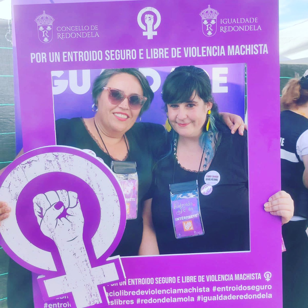 🟣 Onte celebrouse o Entroido de Verán de Redondela, no que tocou traballar para facer os puntos violeta accesibles tamén ás persoas xordas que se achegaron. Iniciativa do Concello de Redondela por un entroido seguro e libre de violencia machista.

#Entroido #Redondela #inclusivo