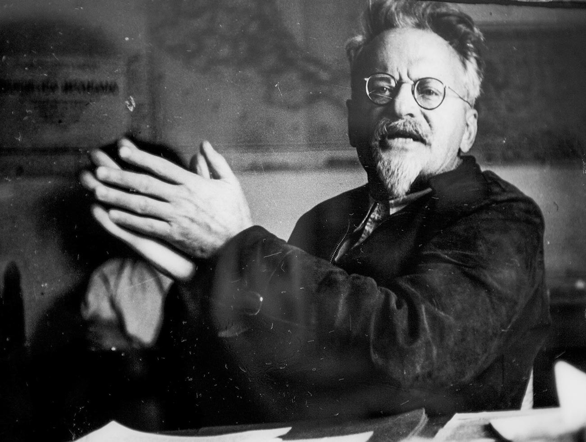 TerrorCalendar's tweet photo. August 21, 1940. Lev Davidovich Bronstein, (AKA Leon Trotsky) legendary Bolshevik revolutionary, head of the Left and United Oppositions, and leader of the international anti-Stalinist movement, was murdered at age 60 in his home in Mexico by Ramón Mercader, an NKVD assassin. https://t.co/GZ7dsfbix8