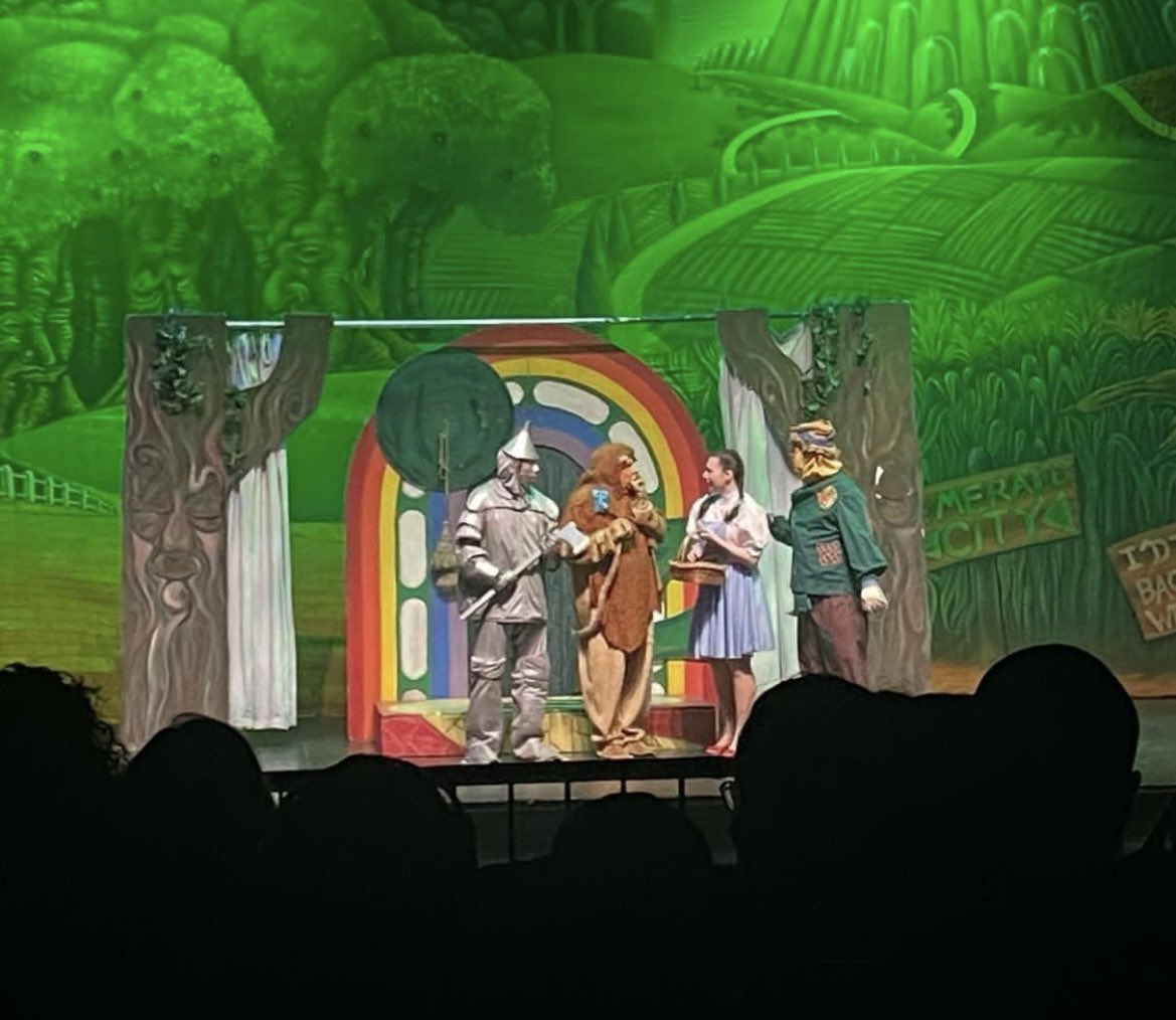 RebeccLynn's tweet photo. Had the best time playing Dorothy in #TheWizardOfOz from December 2021 through July 2022 with Plaza Theatricals! #theatre #music #acting #performing https://t.co/QbdKF3Wy0B