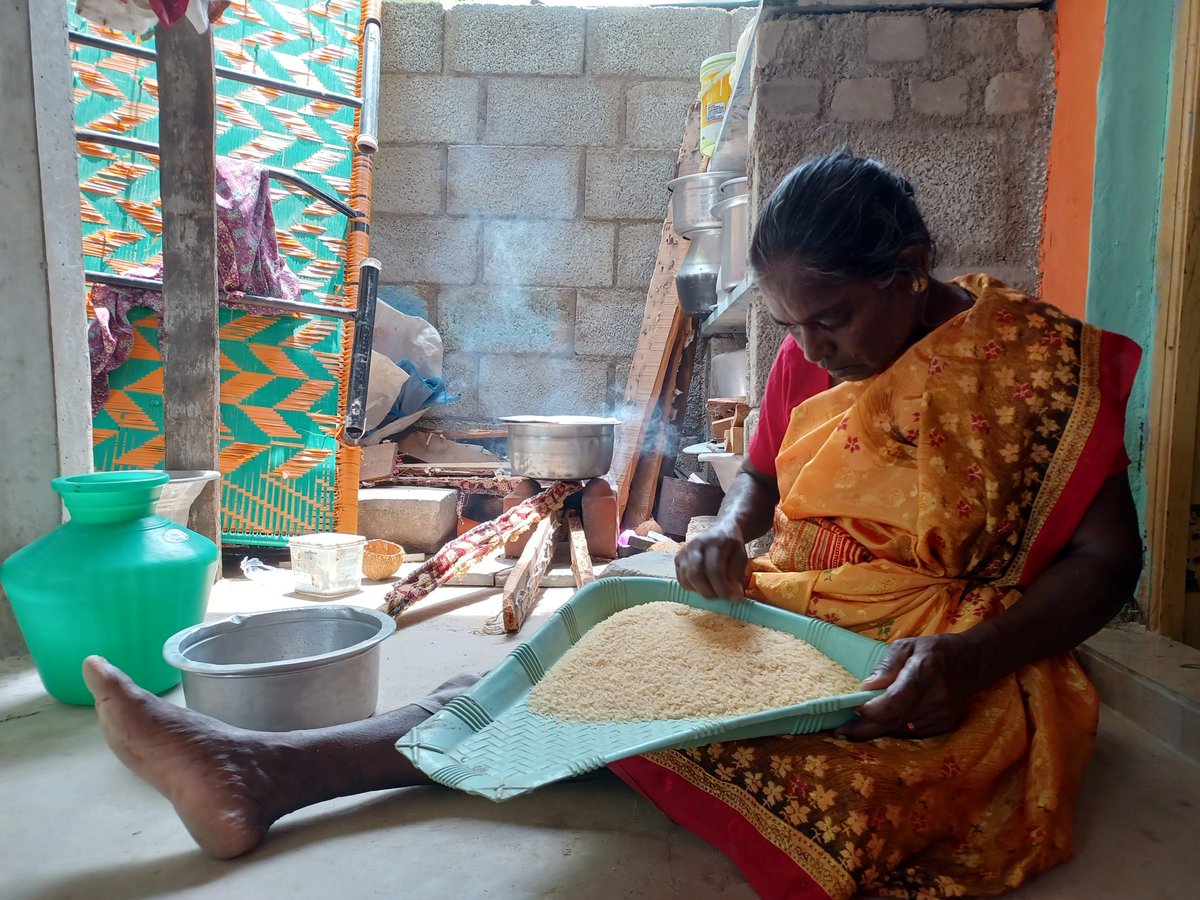 AparnaKarthi's tweet photo. What do you call the winnow in your language?
In Tamizh, it is muram, solavu (solagu?) https://t.co/O7vRqPPdRh
