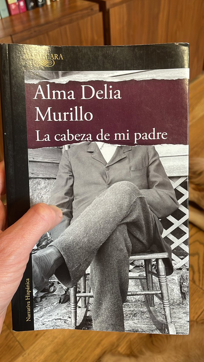 David_Omoss's tweet photo. El libro “La cabeza de mi padre” de @AlmaDeliaMC me atrapó y me tiene secuestrado. Lo terminé y no puedo sacarlo de mi mente. Un librazo. Gracias por tan extraordinario libro. https://t.co/dn3CuZ5oOX