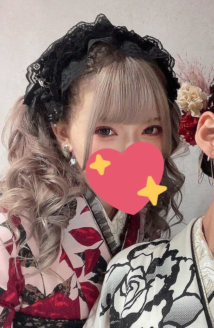 045_aaaaa's tweet photo. 前撮りは絶対これ着ける！って去年から決めてたヘッドドレス可愛すぎるからみんな見てね https://t.co/oj01t6gb7L