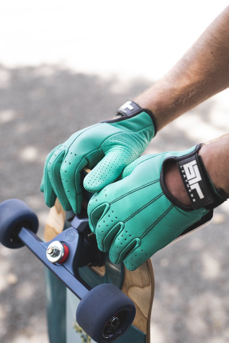 Coming from downhill skateboarding, these newly designed BTR gloves are perfect for high-performance electric rides.

Shop BTR Gloves @ PET 
bit.ly/PETShopBTRGlov…

#personalelectrictransport
#btrgloves