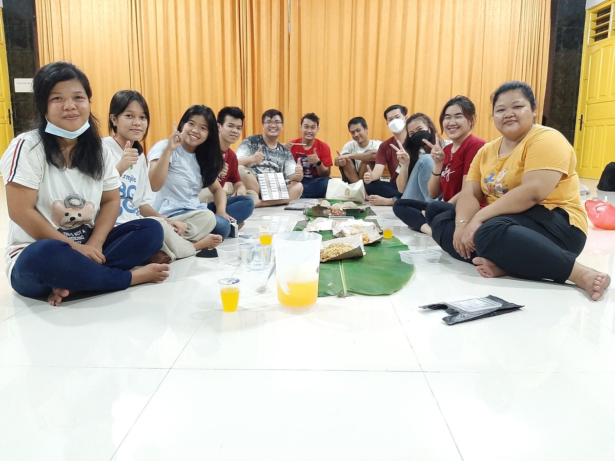 rendyarifin's tweet photo. Makan bersama dalam rangka HUT RI 77 bersama Remaja Vihara Sad Saddha https://t.co/bMSi19xJLD